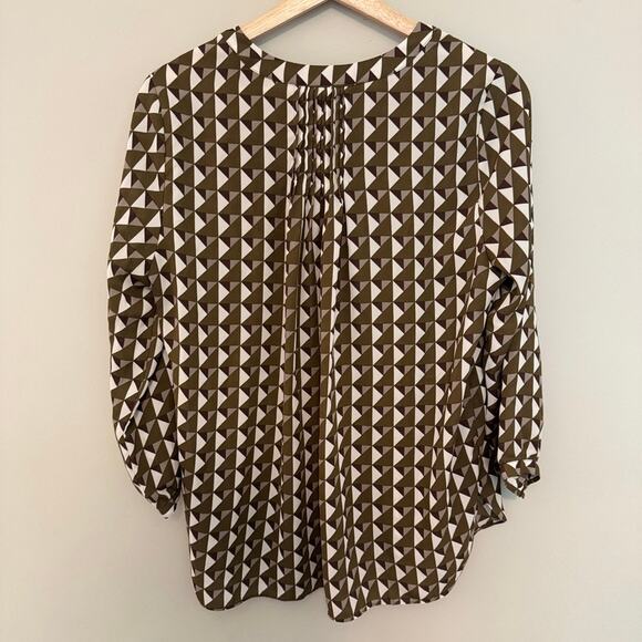 NYDJ Pintuck Blouse | Georgie Geo Print | Lightweight | Size Medium - Picture 6 of 6